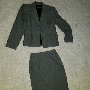 Linda Allard Ellen Tracy Skirt Suit